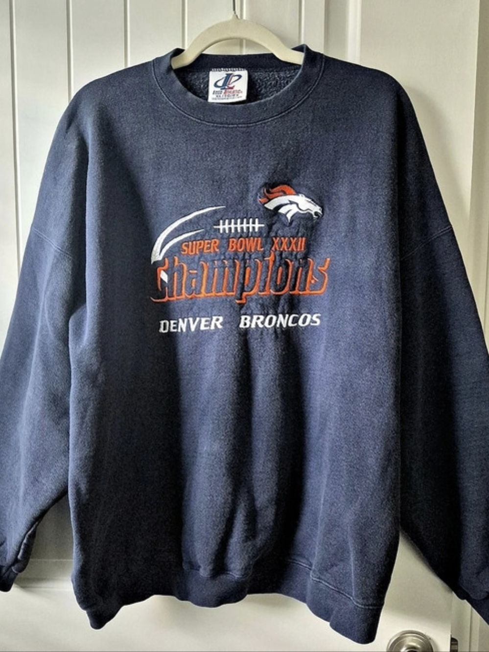 Vintage Denver Broncos Super Bowl XXXII Champions Logo Athletic Sweatshirt USA